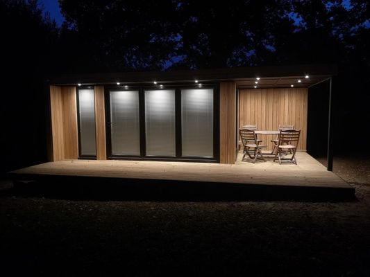 Galvanized Steel Bending 180g 20ft Flat Pack Luxury Prefabricated Shipping Container House with Steel Frame and Windows